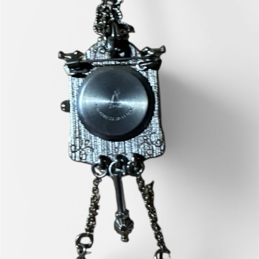 Antique-Style Silver-tone Pendant Watch Necklace with Roman Dial - Picture 3 of 3